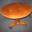 Ronde mahoniehouten tafel